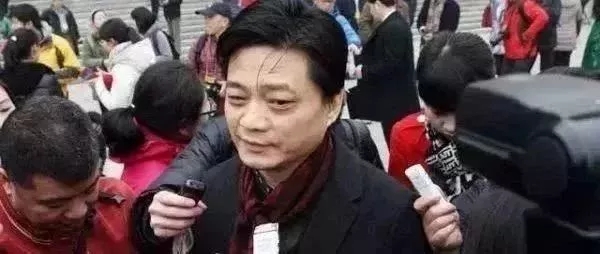 崔永元消失去了哪里？小崔后台终于被揭开，令人意想不到